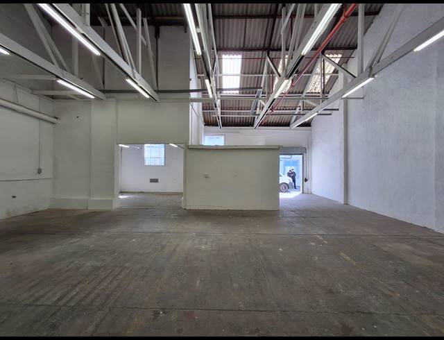 182M² WAREHOUSE TO LET IN ARCADIA